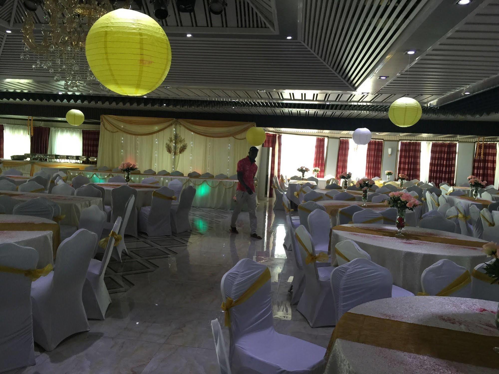 Sun Beach Hotel Cotonou Exterior photo